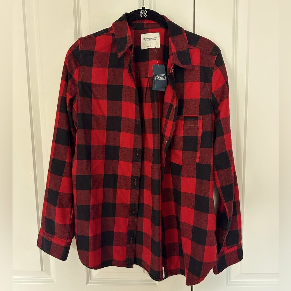 NWT Abercrombie & Fitch Women's Red and Black Flannel Shirt- Medium